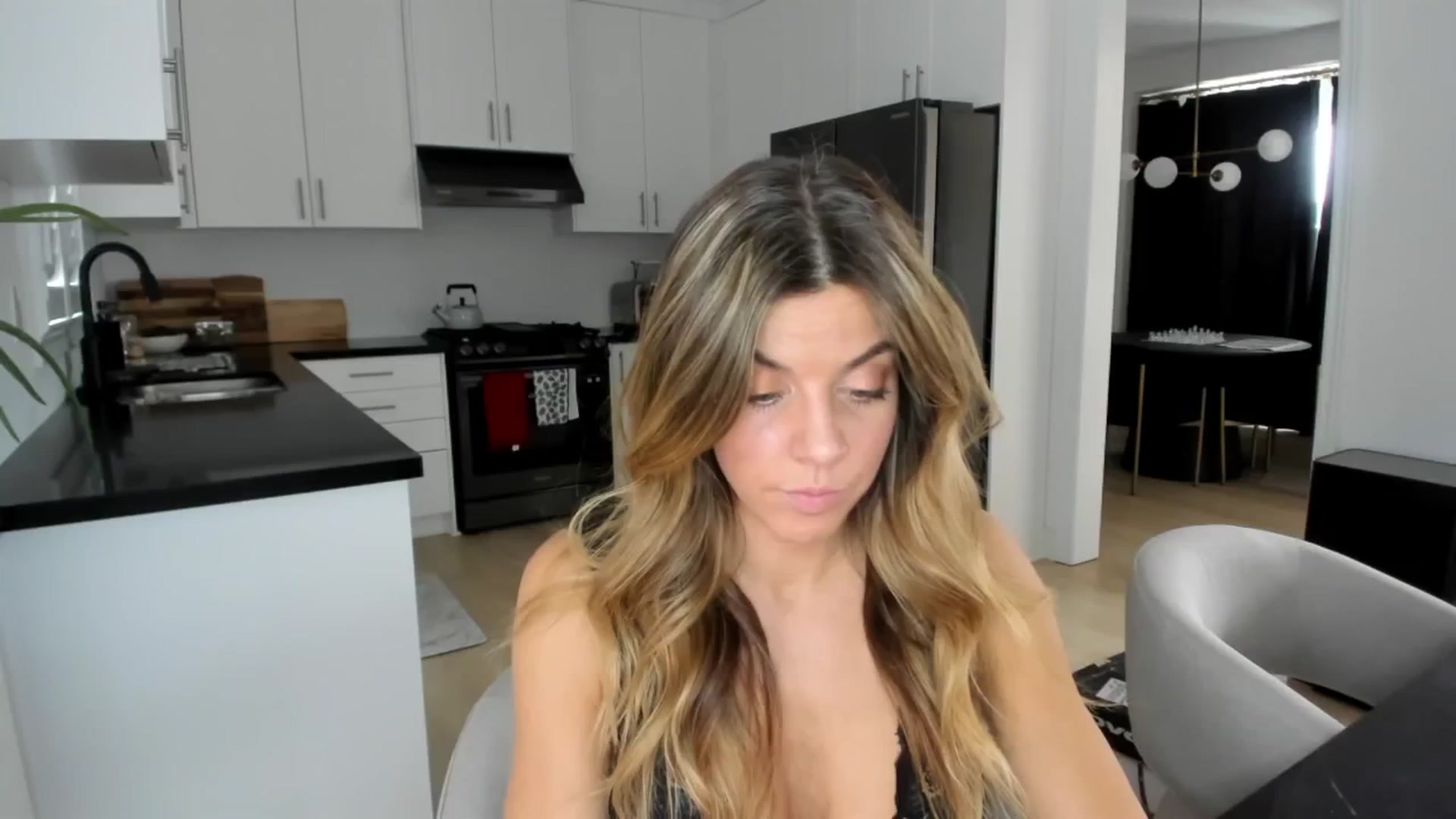 Gallery image thumbnail from Auvrielle's myfreecams stream on, 02/25/2025, 18:08 image 13 of 20
