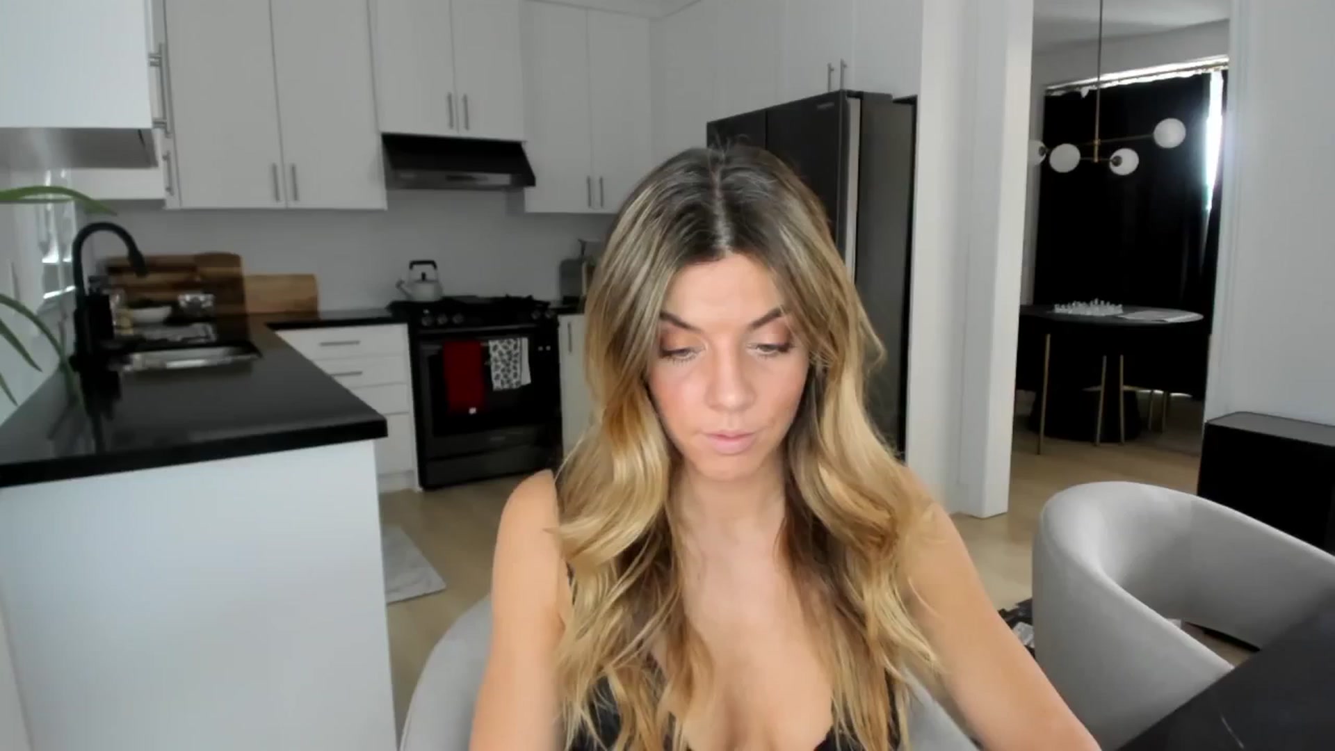 Gallery image thumbnail from Auvrielle's myfreecams stream on, 02/25/2025, 18:08 image 11 of 20