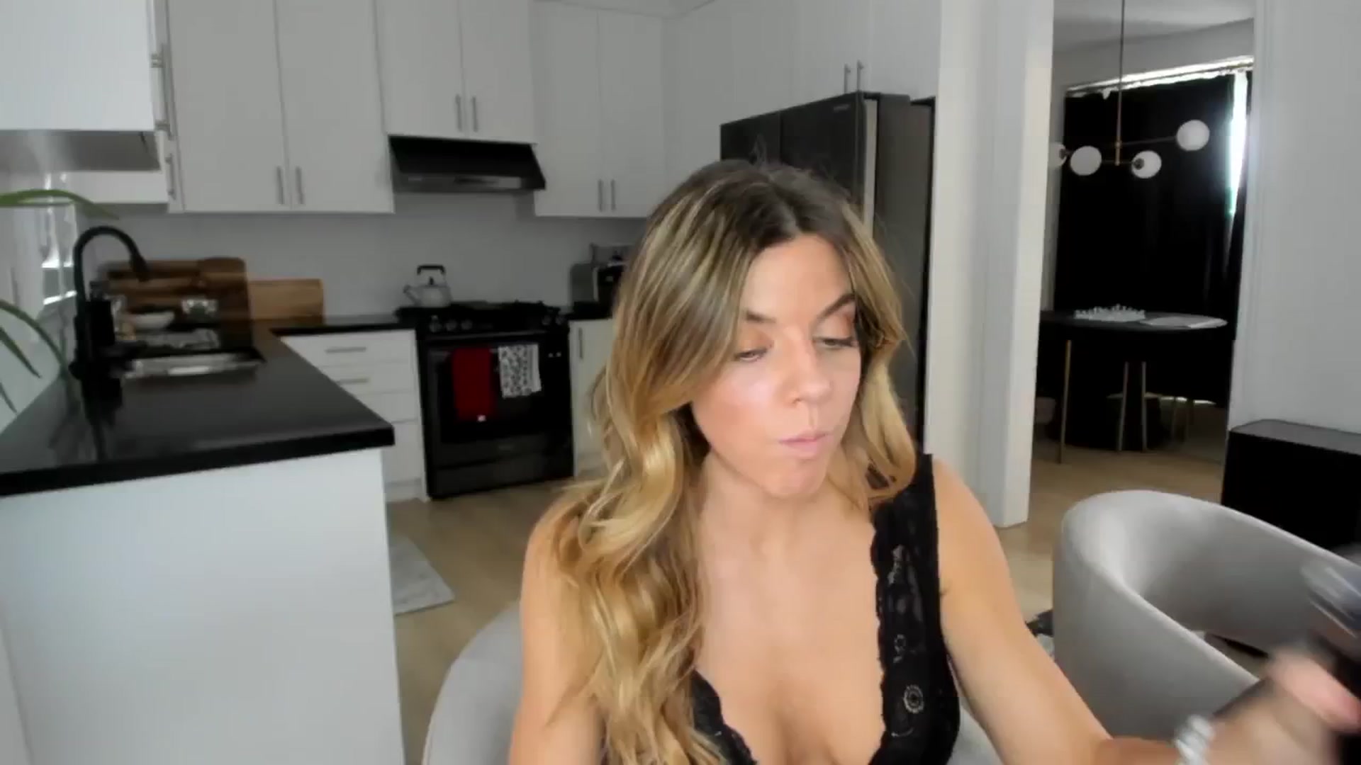 Gallery image thumbnail from Auvrielle's myfreecams stream on, 02/25/2025, 18:08 image 15 of 20