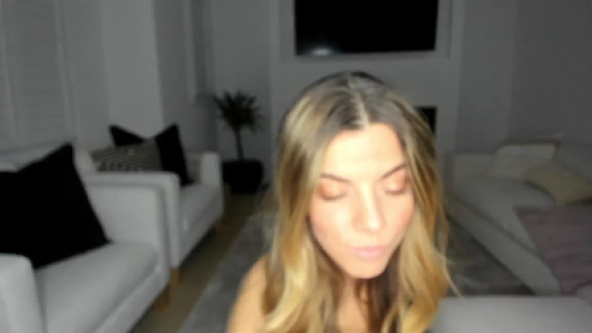 Gallery image thumbnail from Auvrielle's myfreecams stream on, 03/02/2025, 11:17 image 11 of 20