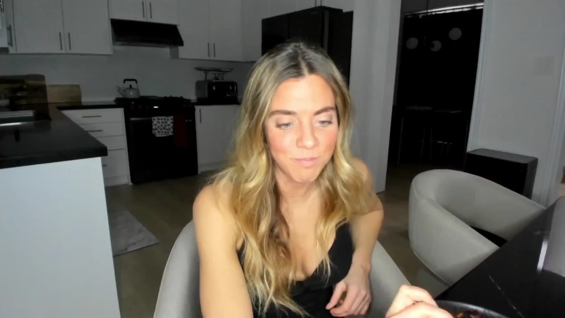 Gallery image thumbnail from Auvrielle's myfreecams stream on, 03/10/2025, 01:13 image 3 of 20