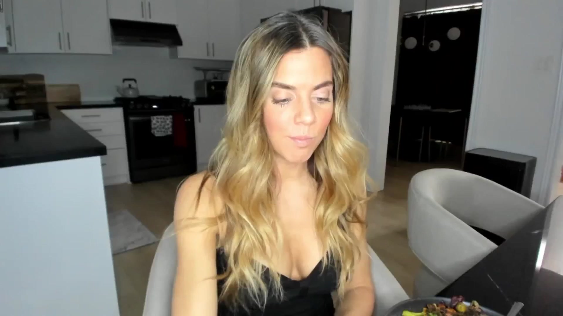 Gallery image thumbnail from Auvrielle's myfreecams stream on, 03/10/2025, 01:13 image 1 of 20