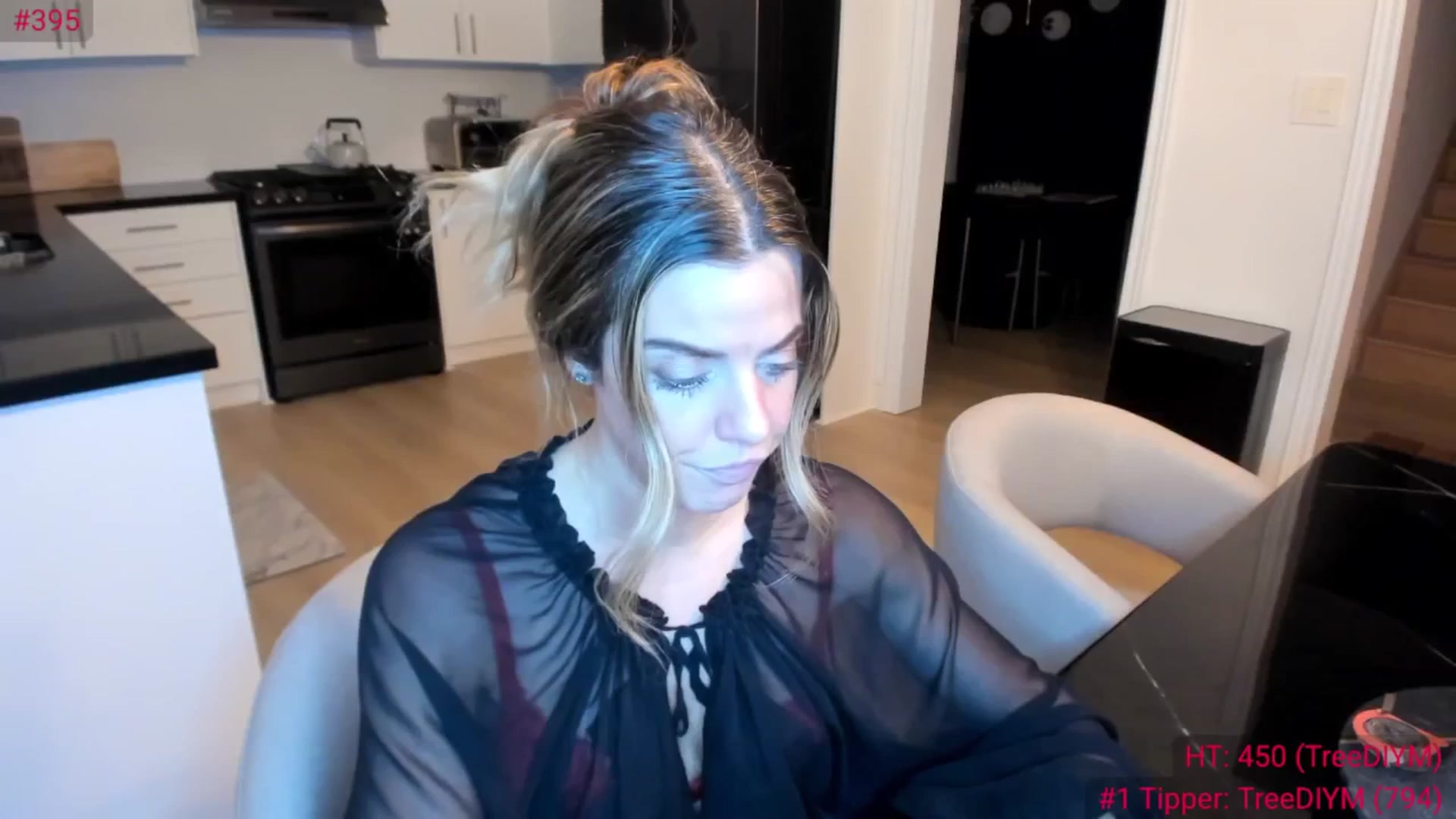 Gallery image thumbnail from Auvrielle's myfreecams stream on, 03/12/2025, 01:42 image 5 of 20