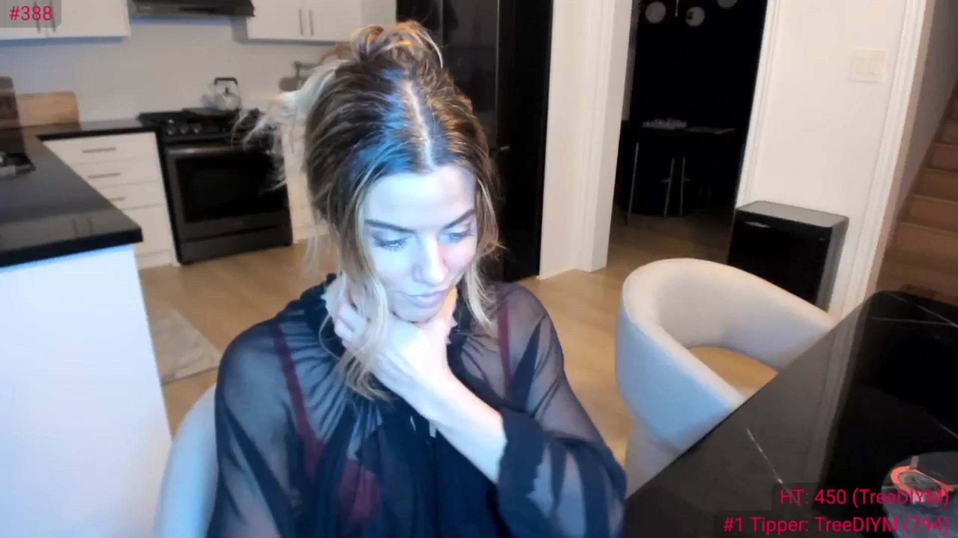 Gallery image thumbnail from Auvrielle's myfreecams stream on, 03/12/2025, 01:42 image 7 of 20