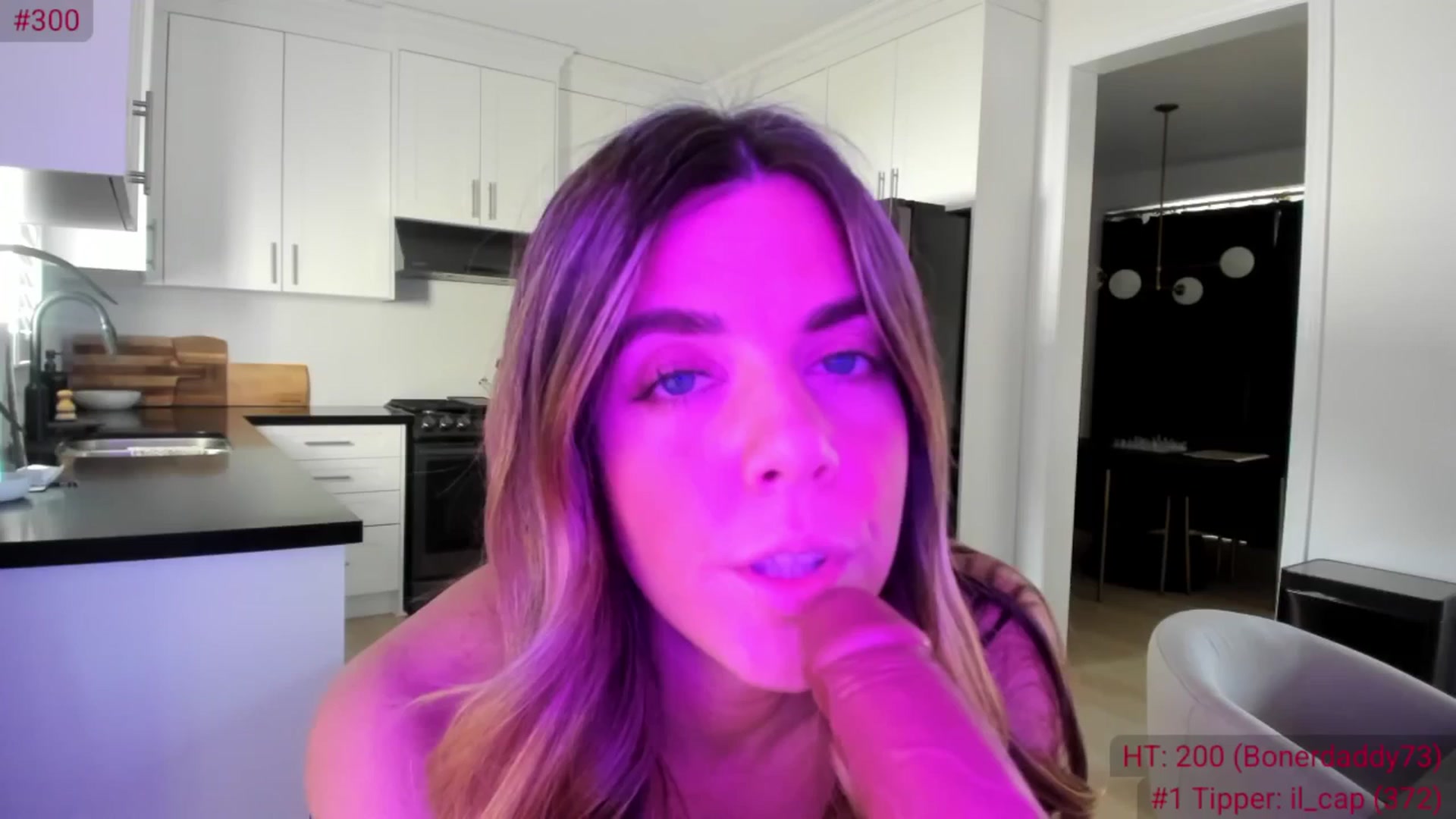 Gallery image thumbnail from Auvrielle's myfreecams stream on, 03/17/2025, 16:00 image 6 of 20