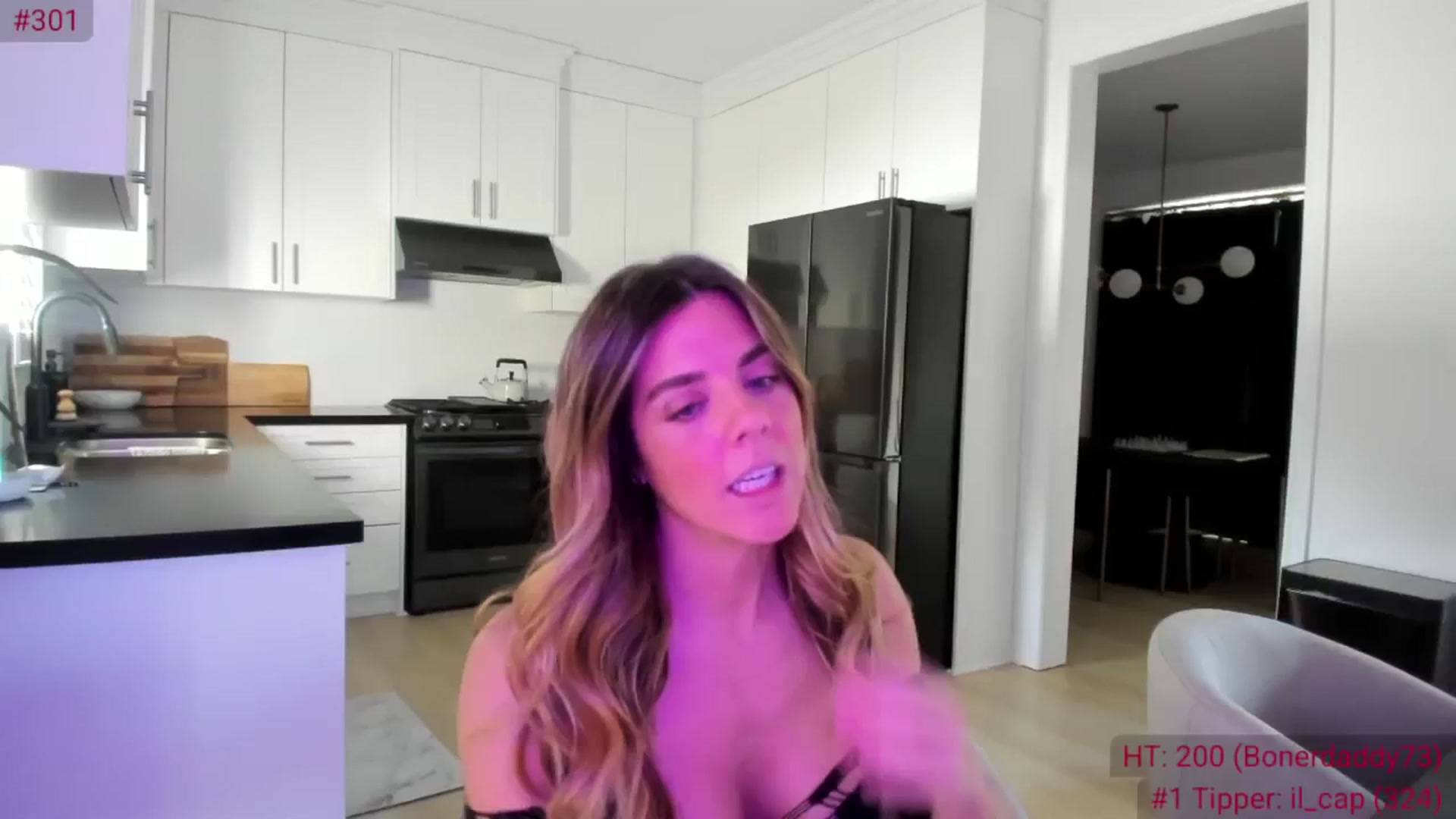 Gallery image thumbnail from Auvrielle's myfreecams stream on, 03/17/2025, 16:00 image 5 of 20