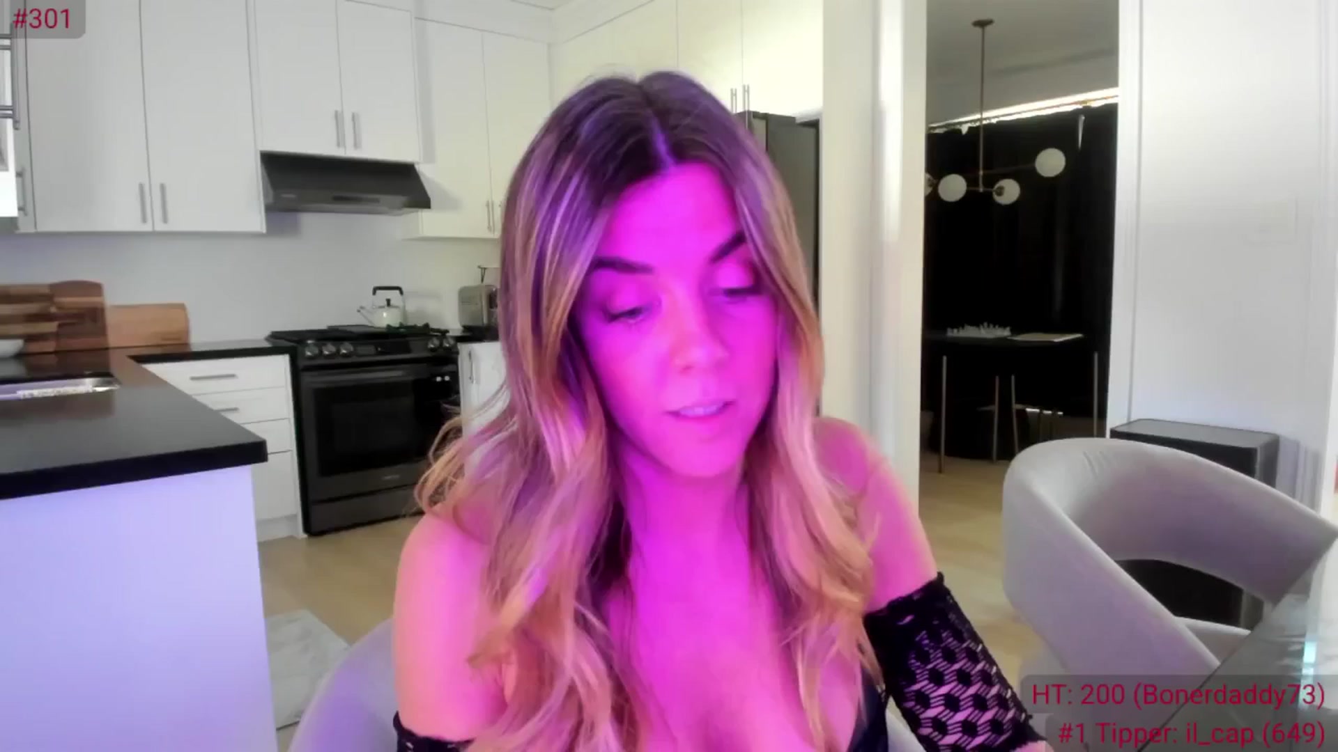 Gallery image thumbnail from Auvrielle's myfreecams stream on, 03/17/2025, 16:53 image 5 of 20