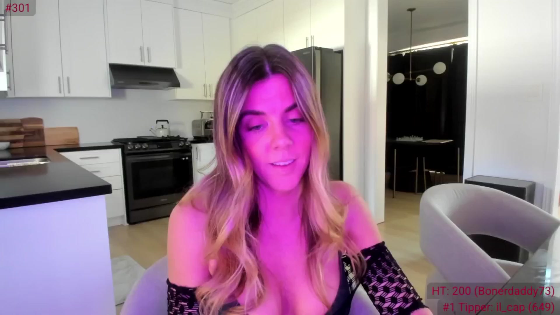 Gallery image thumbnail from Auvrielle's myfreecams stream on, 03/17/2025, 16:53 image 11 of 20