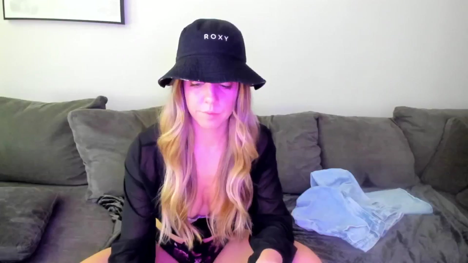 Gallery image thumbnail from Auvrielle's myfreecams stream on, 03/04/2026, 19:21 image 15 of 20