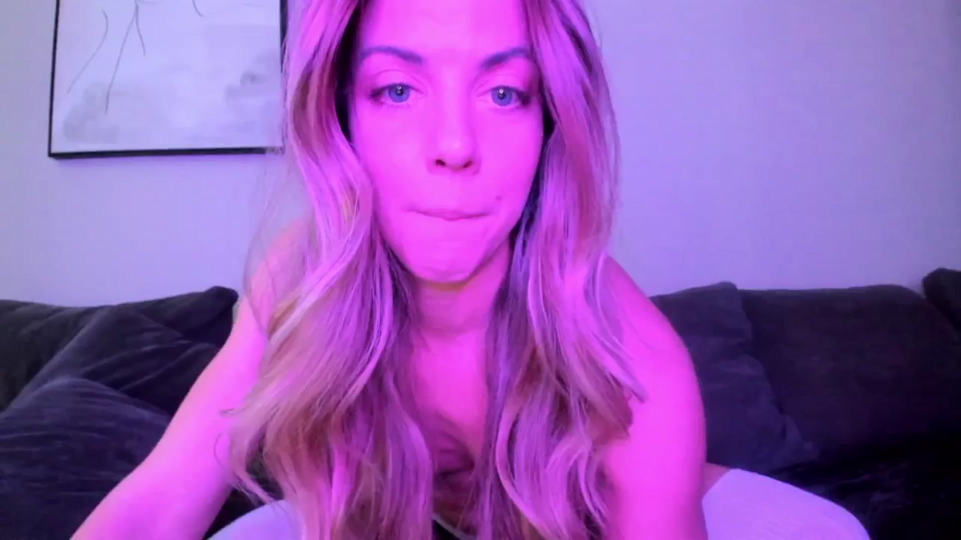 Gallery image thumbnail from Auvrielle's myfreecams stream on, 03/05/2026, 20:34 image 8 of 20