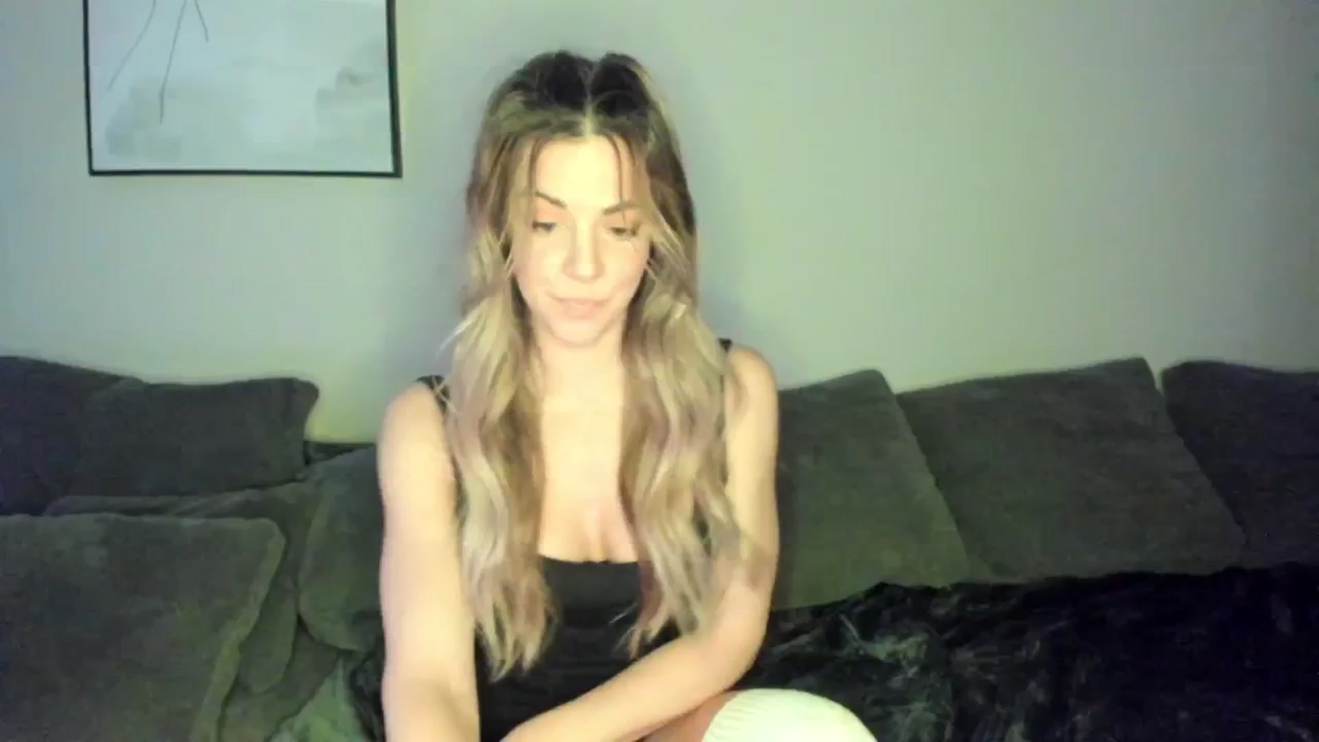 Gallery image thumbnail from Auvrielle's myfreecams stream on, 03/21/2026, 17:38 image 3 of 20