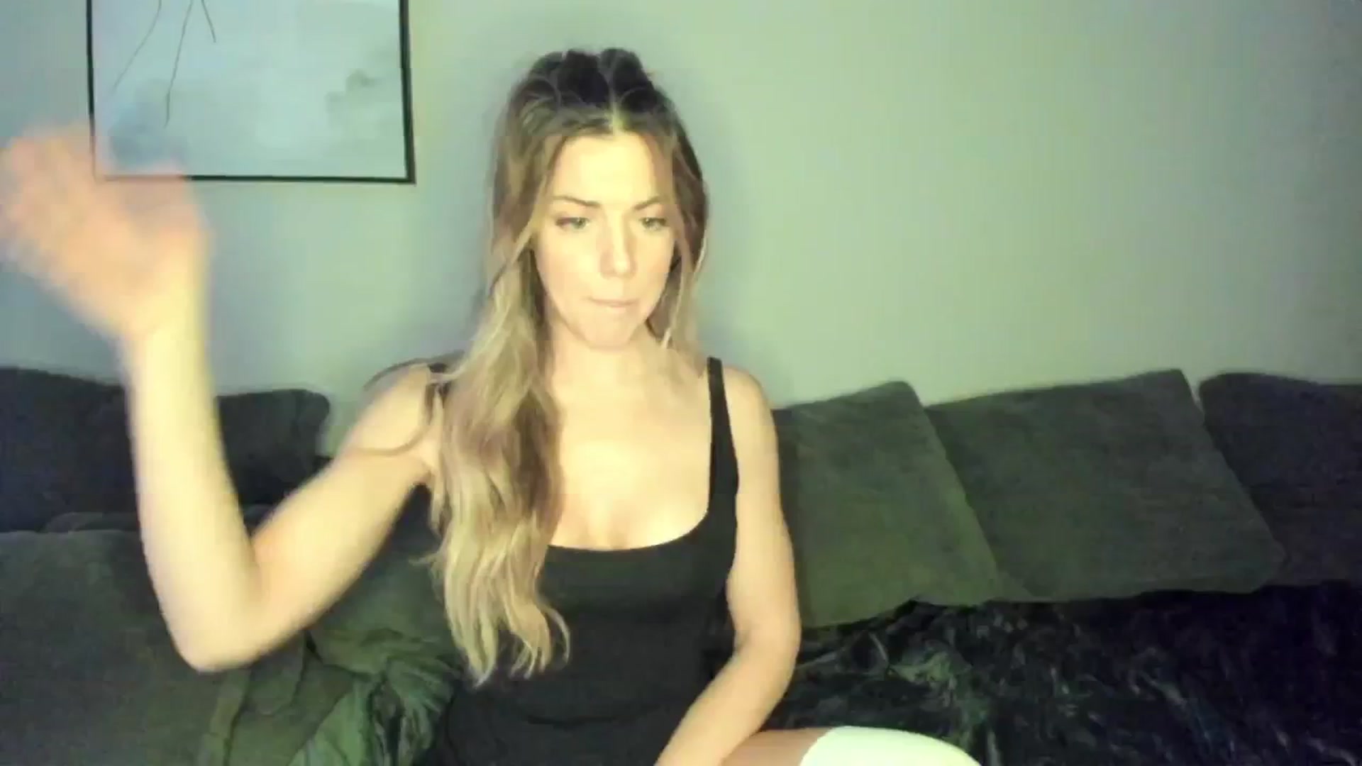 Gallery image thumbnail from Auvrielle's myfreecams stream on, 03/21/2026, 17:38 image 6 of 20