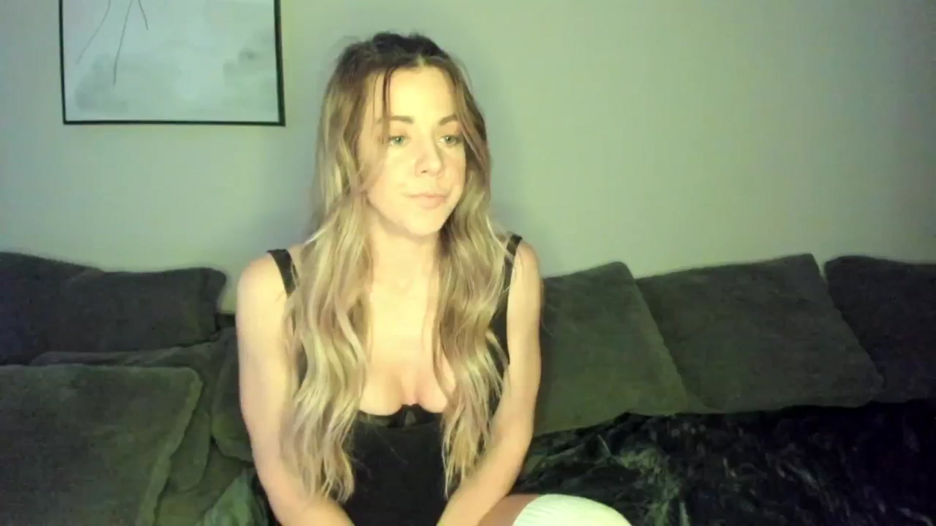 Gallery image thumbnail from Auvrielle's myfreecams stream on, 03/21/2026, 17:38 image 4 of 20