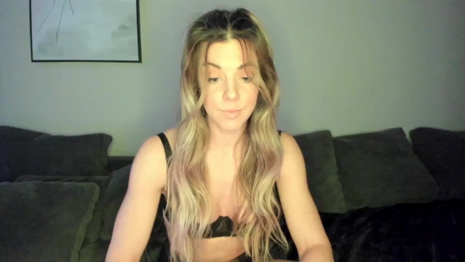 Gallery image thumbnail from Auvrielle's myfreecams stream on, 03/21/2026, 17:38 image 10 of 20