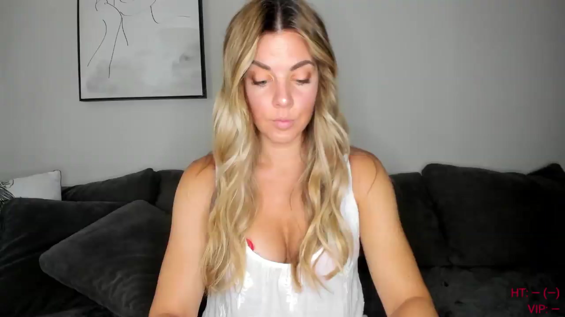 Gallery image thumbnail from Auvrielle's myfreecams stream on, 08/19/2026, 15:53 image 1 of 20