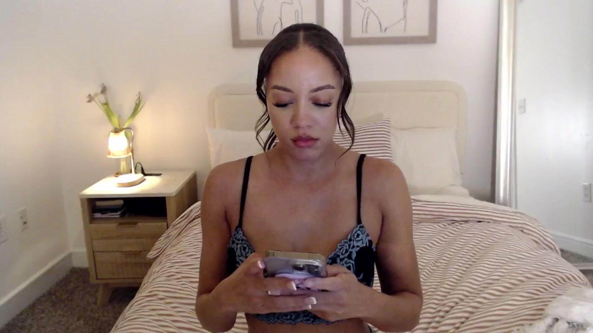 Gallery image thumbnail from AvaBanks's myfreecams stream on, 05/18/2025, 05:01 image 12 of 20