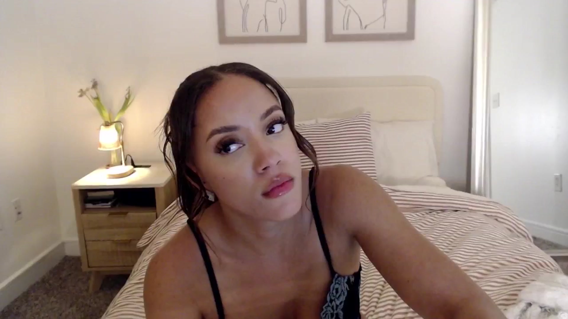 Gallery image thumbnail from AvaBanks's myfreecams stream on, 05/18/2025, 05:01 image 4 of 20