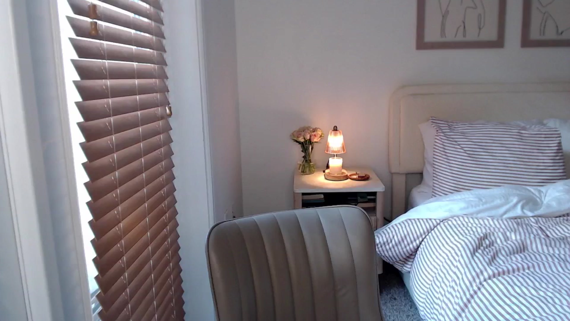 Gallery image thumbnail from AvaBanks's myfreecams stream on, 06/17/2025, 23:58 image 19 of 20