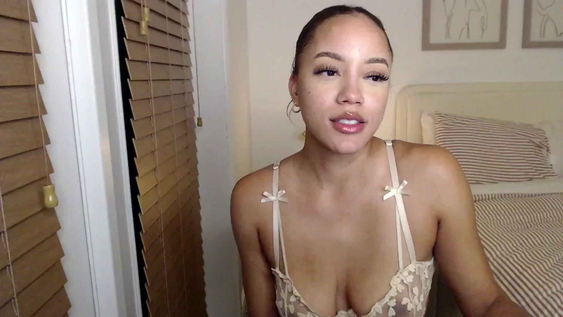 Gallery image thumbnail from AvaBanks's myfreecams stream on, 06/24/2025, 08:57 image 1 of 20