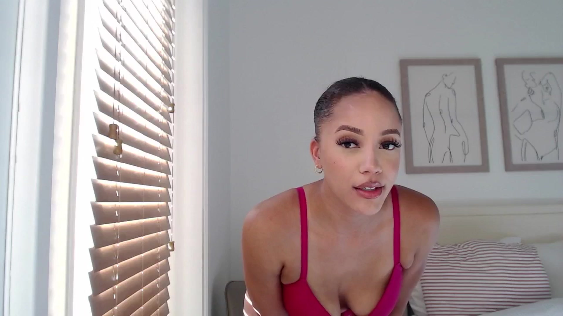 Gallery image thumbnail from AvaBanks's myfreecams stream on, 06/24/2025, 23:16 image 10 of 20