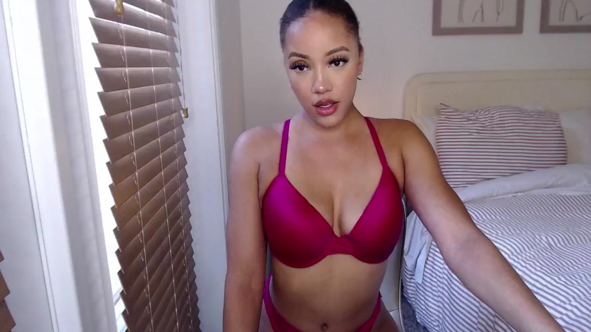 Gallery image thumbnail from AvaBanks's myfreecams stream on, 06/24/2025, 23:52 image 19 of 20