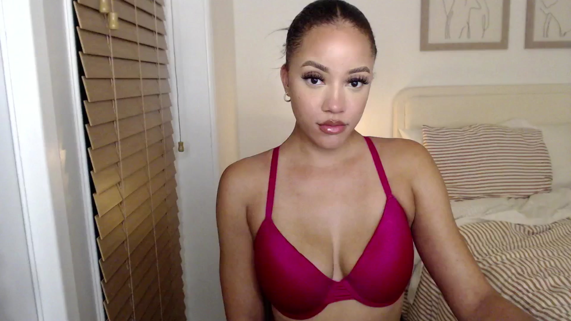 Gallery image thumbnail from AvaBanks's myfreecams stream on, 06/25/2025, 05:26 image 8 of 20