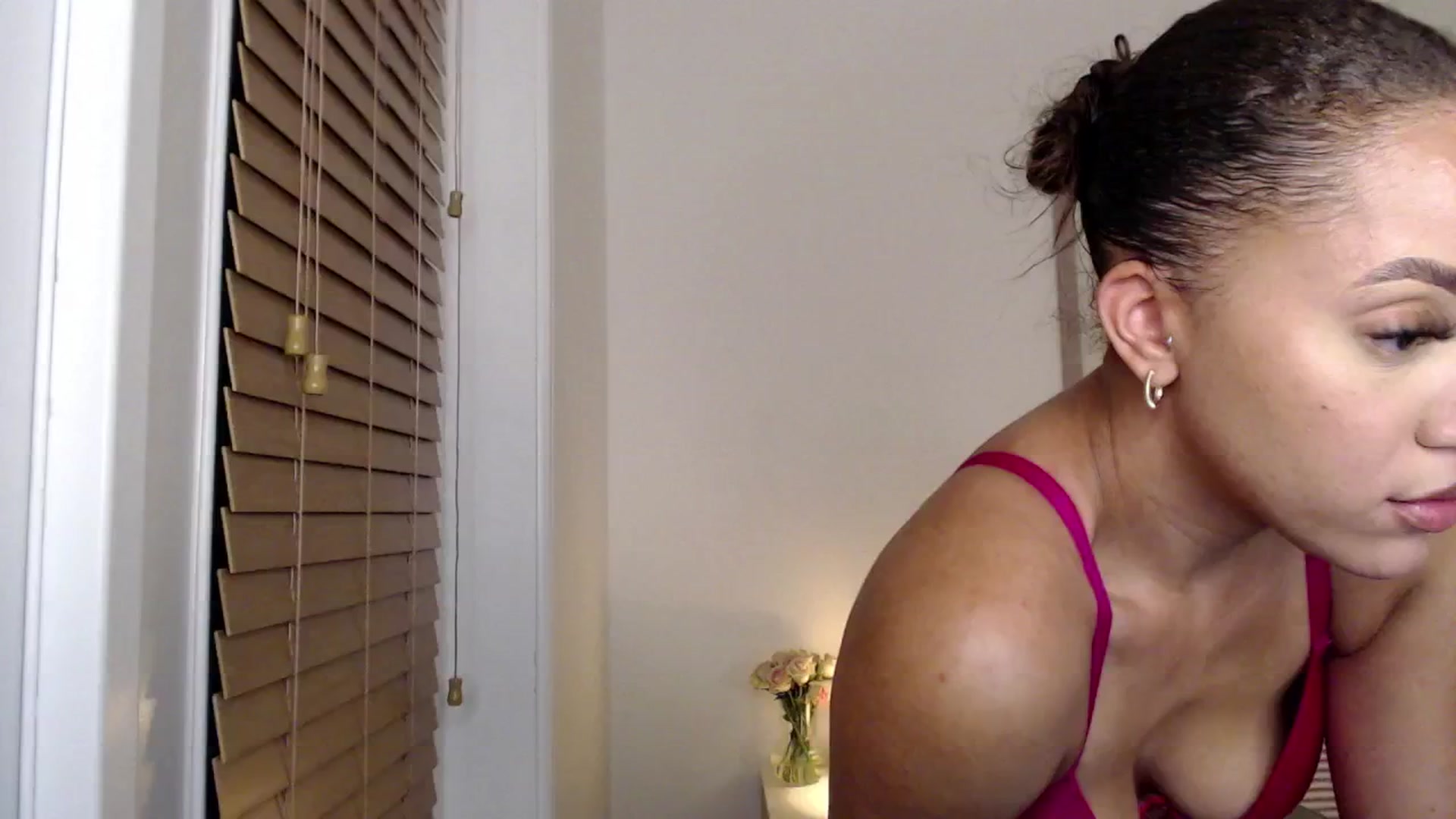 Gallery image thumbnail from AvaBanks's myfreecams stream on, 06/25/2025, 05:26 image 10 of 20