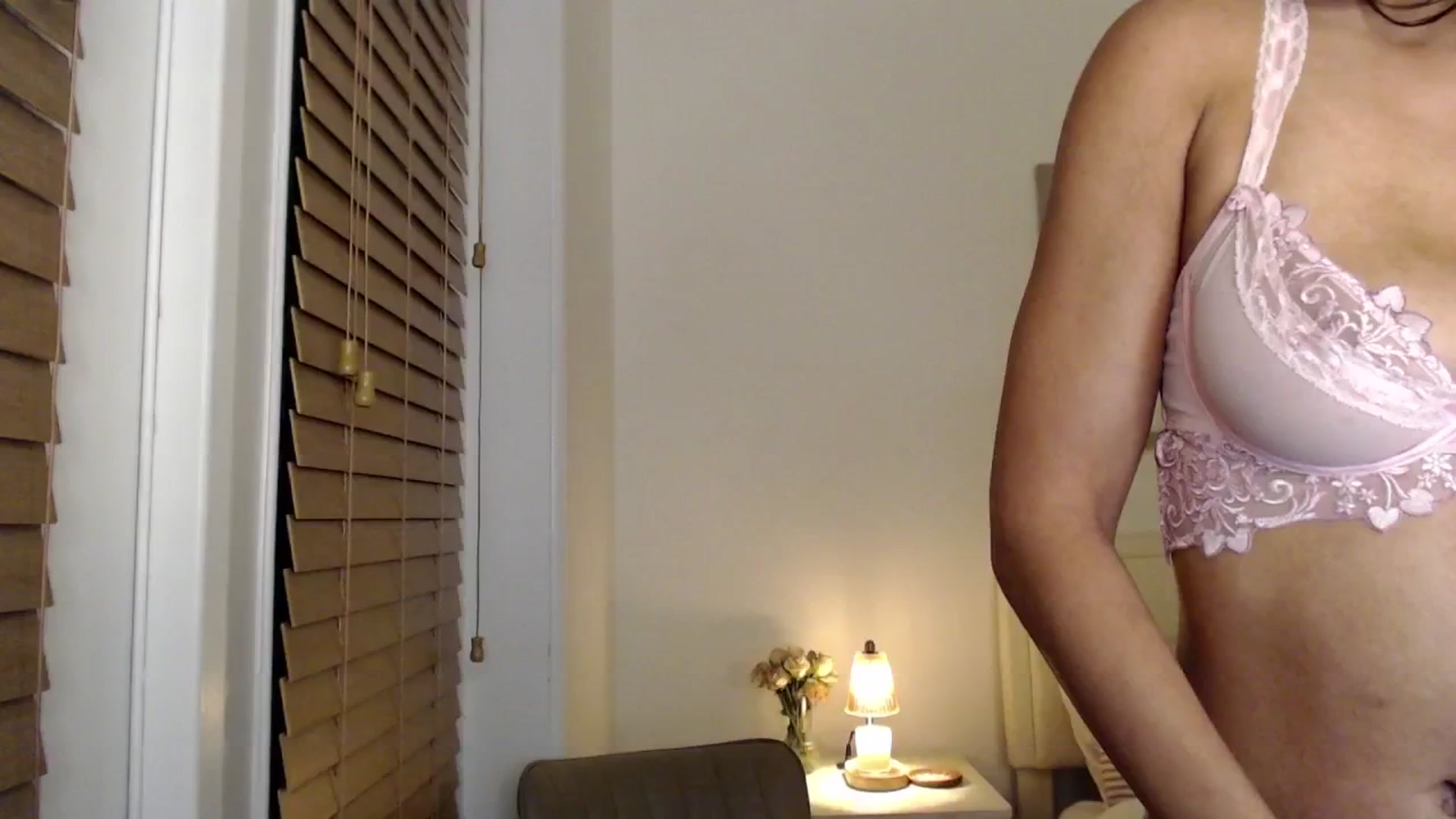 Gallery image thumbnail from AvaBanks's myfreecams stream on, 06/30/2025, 05:54 image 6 of 20