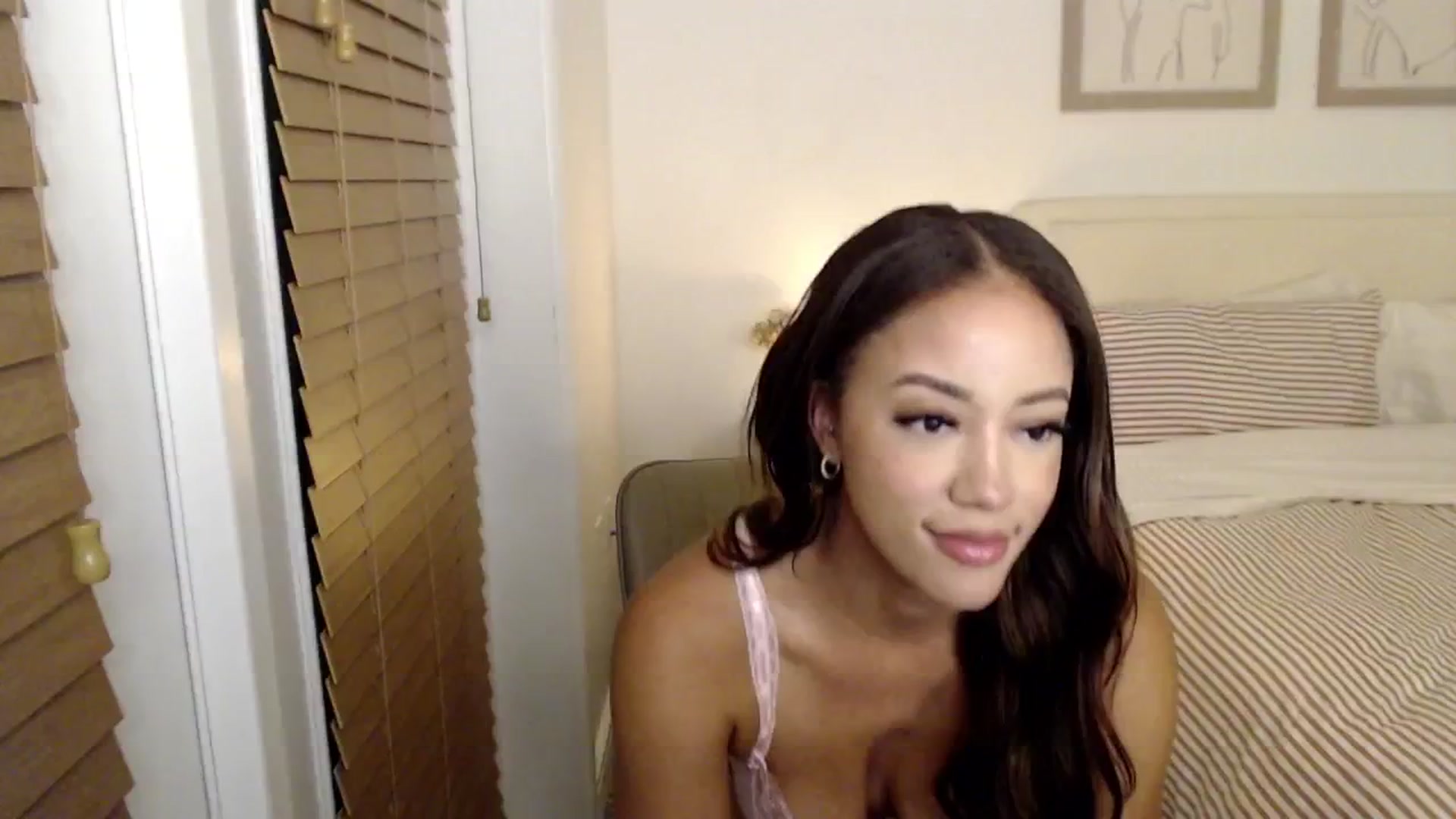 Gallery image thumbnail from AvaBanks's myfreecams stream on, 06/30/2025, 05:54 image 3 of 20