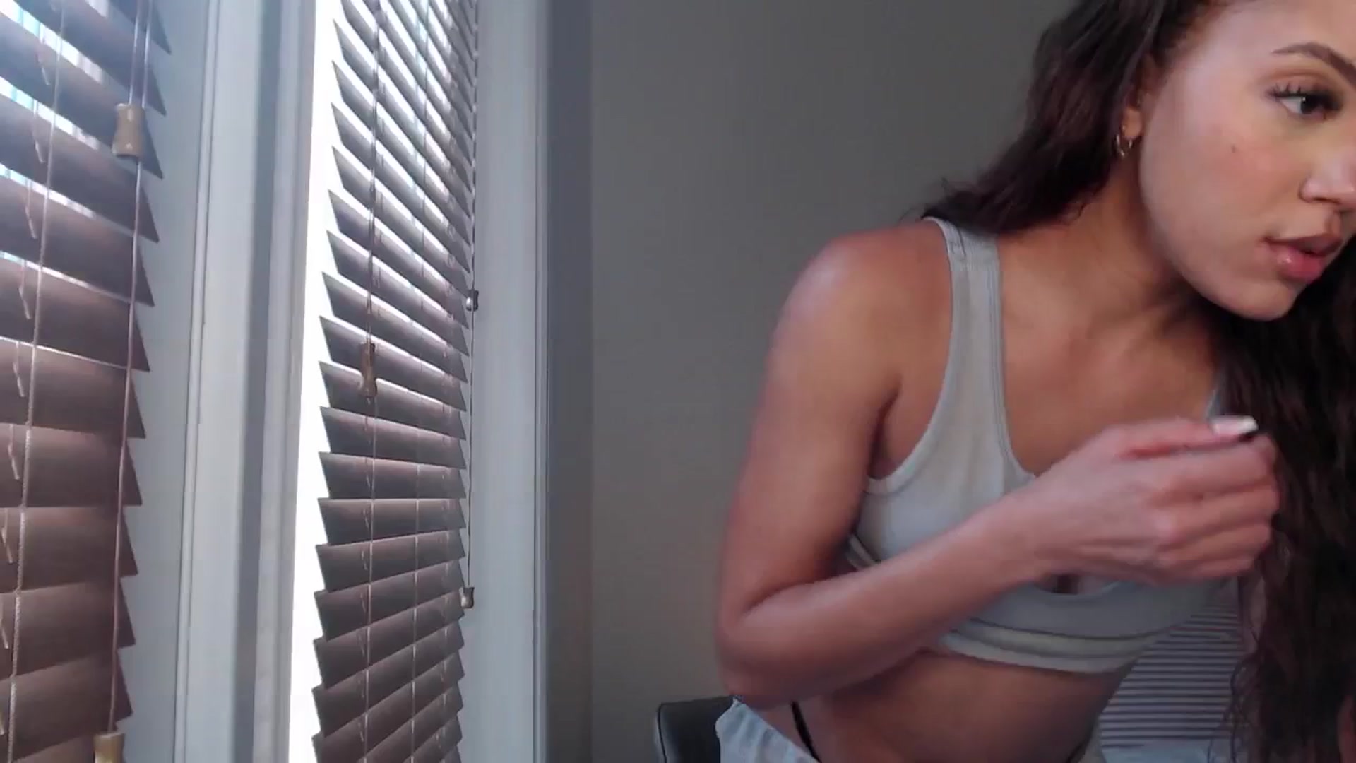 Gallery image thumbnail from AvaBanks's myfreecams stream on, 07/17/2025, 18:37 image 3 of 20