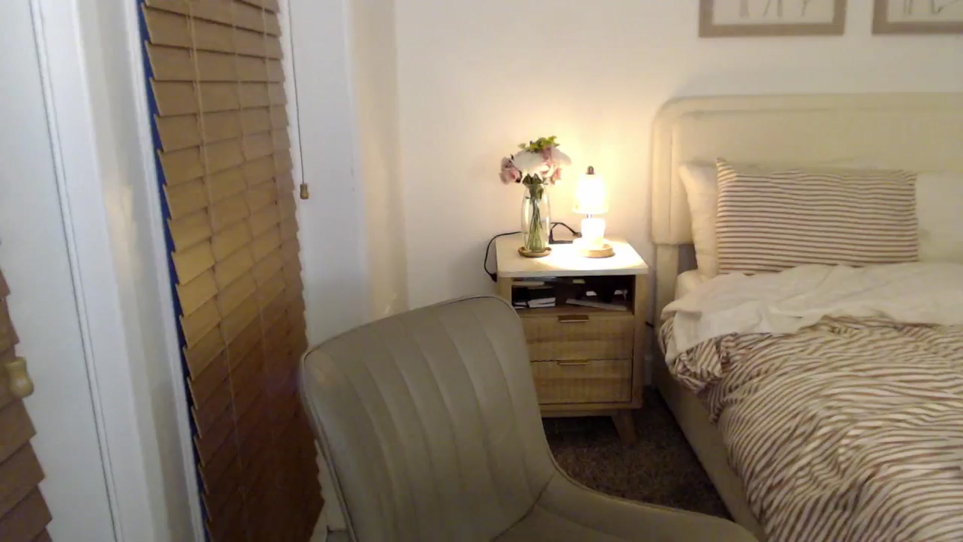 Gallery image thumbnail from AvaBanks's myfreecams stream on, 08/21/2025, 01:12 image 19 of 20