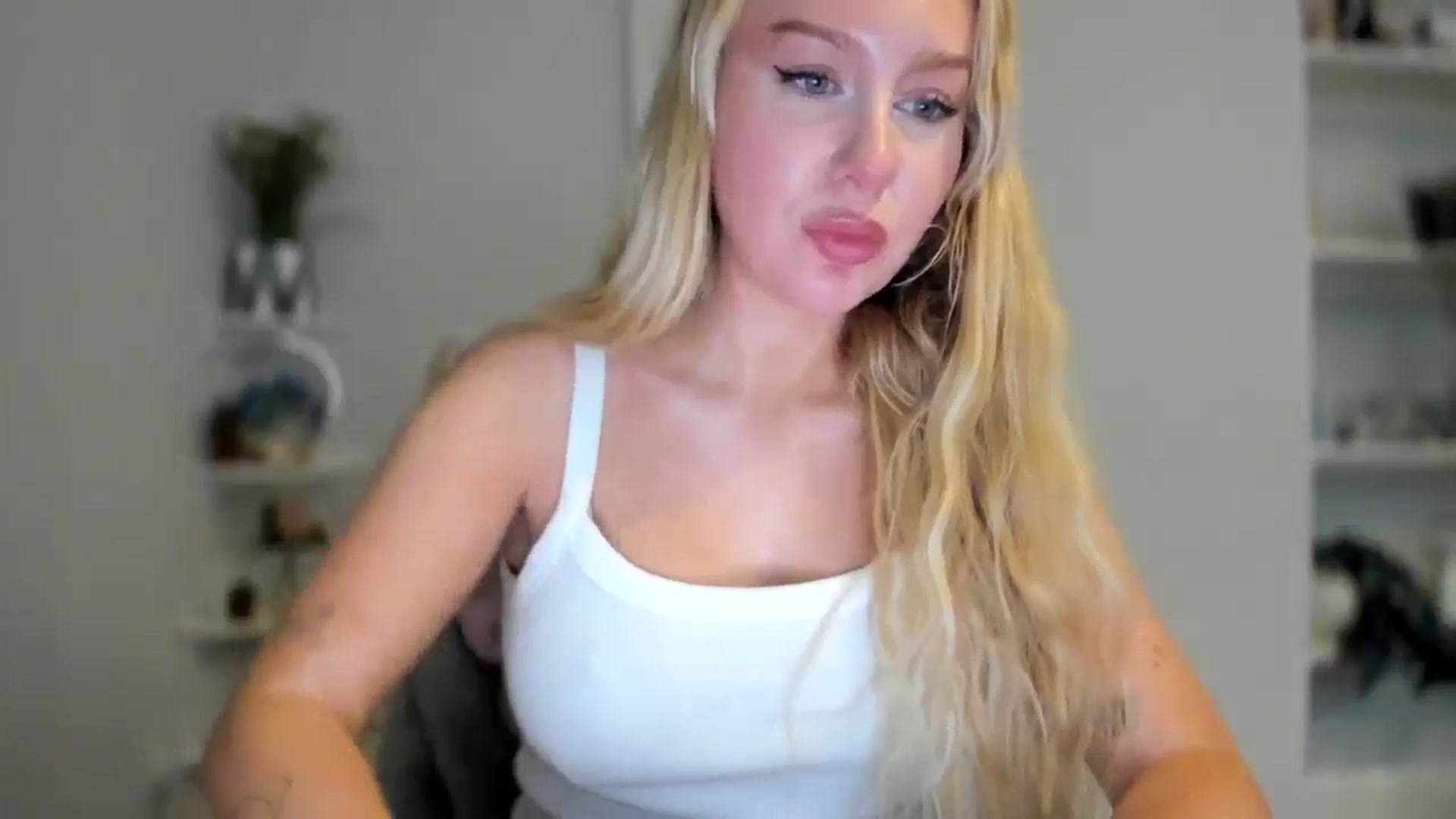 Gallery image thumbnail from AvaCutie's myfreecams stream on, 03/21/2026, 21:59 image 3 of 20