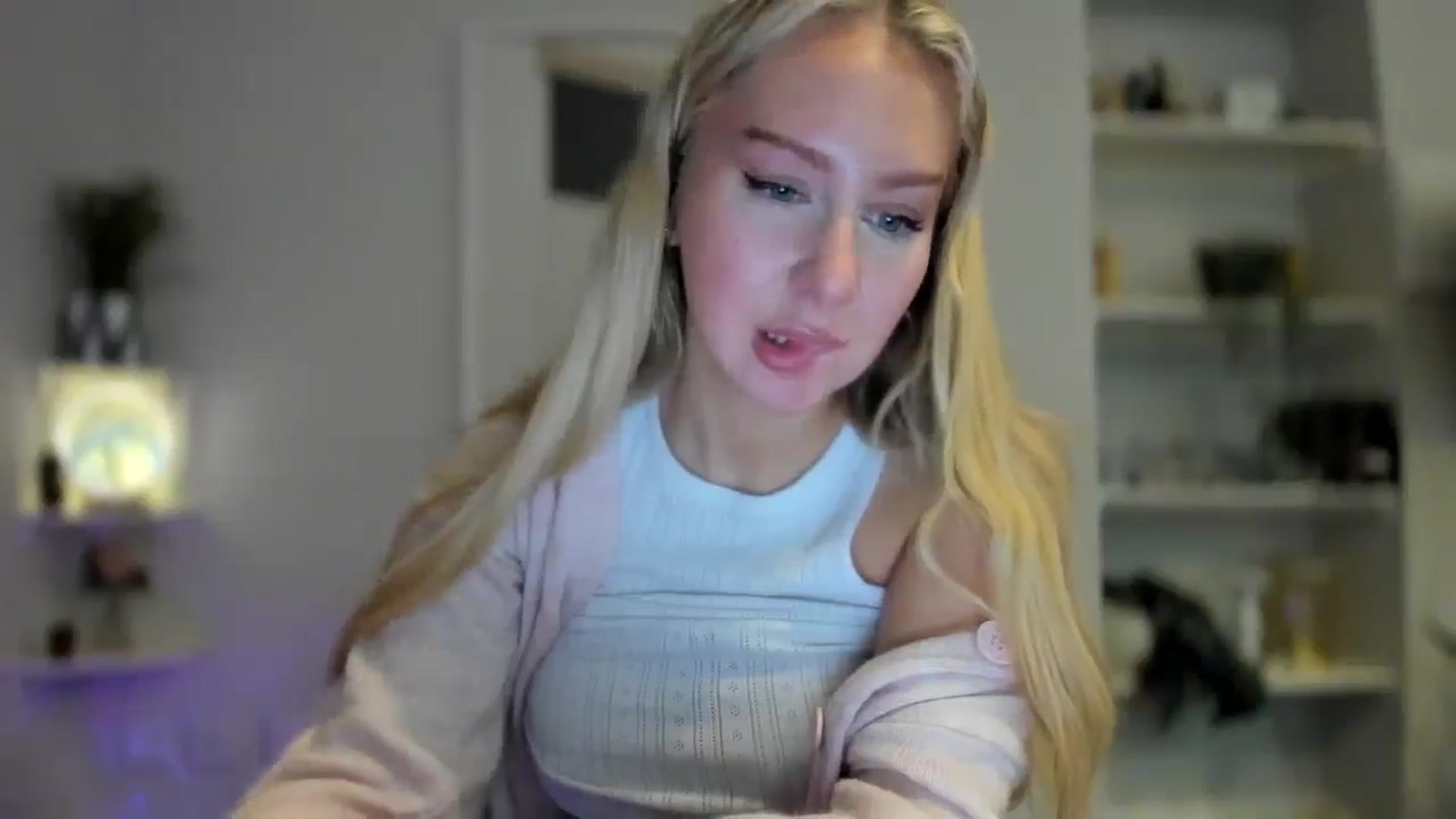 Gallery image thumbnail from AvaCutie's myfreecams stream on, 03/24/2026, 22:29 image 2 of 20
