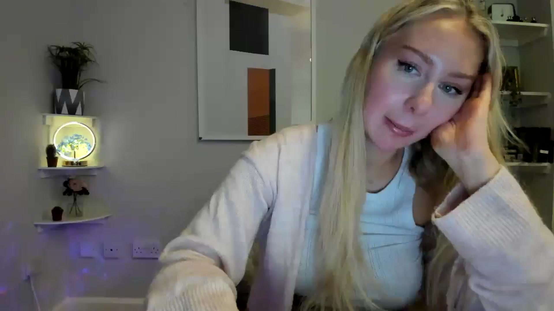 Gallery image thumbnail from AvaCutie's myfreecams stream on, 03/24/2026, 22:29 image 5 of 20