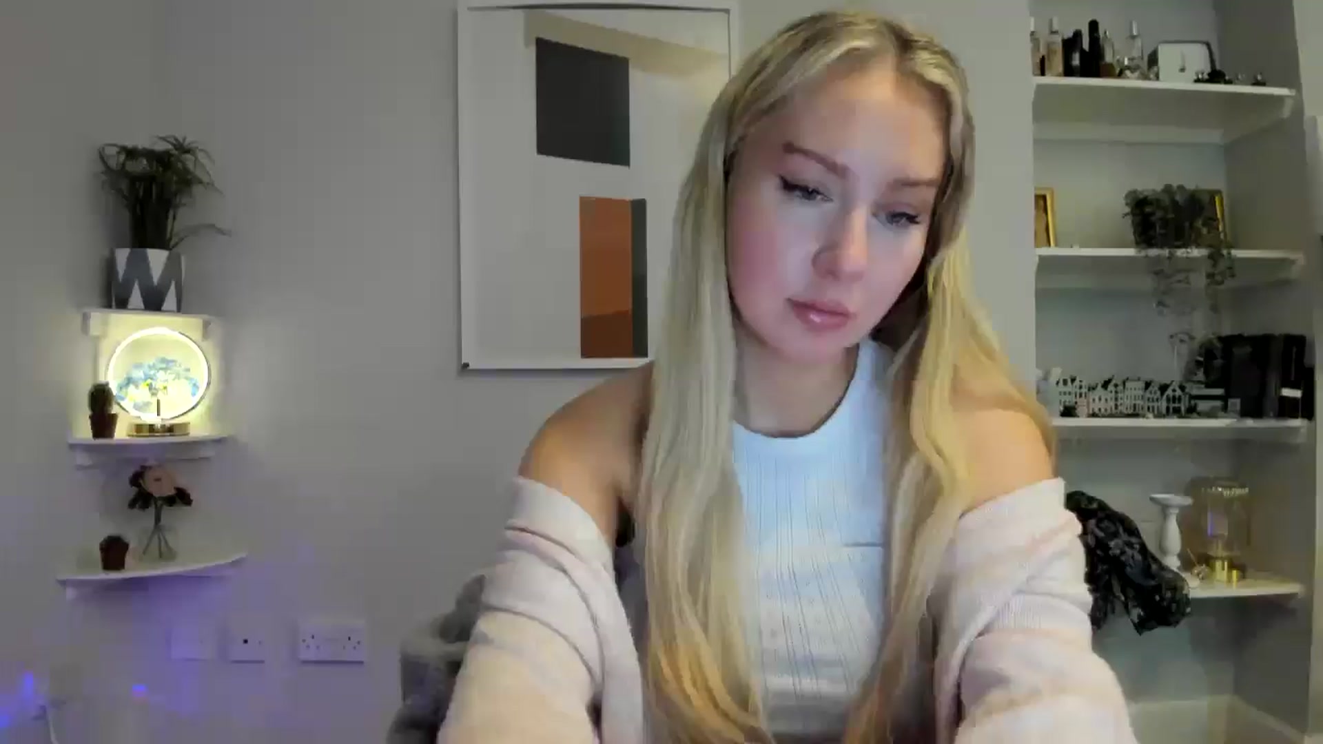 Gallery image thumbnail from AvaCutie's myfreecams stream on, 03/24/2026, 22:29 image 8 of 20