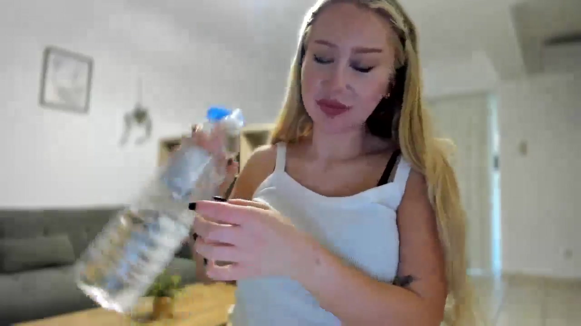 Gallery image thumbnail from AvaCutie's myfreecams stream on, 03/27/2026, 15:14 image 9 of 20