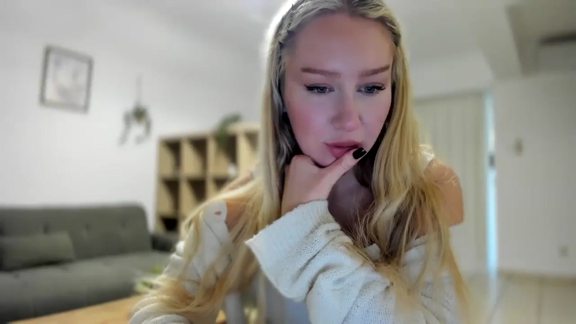 Gallery image thumbnail from AvaCutie's myfreecams stream on, 03/27/2026, 15:14 image 6 of 20