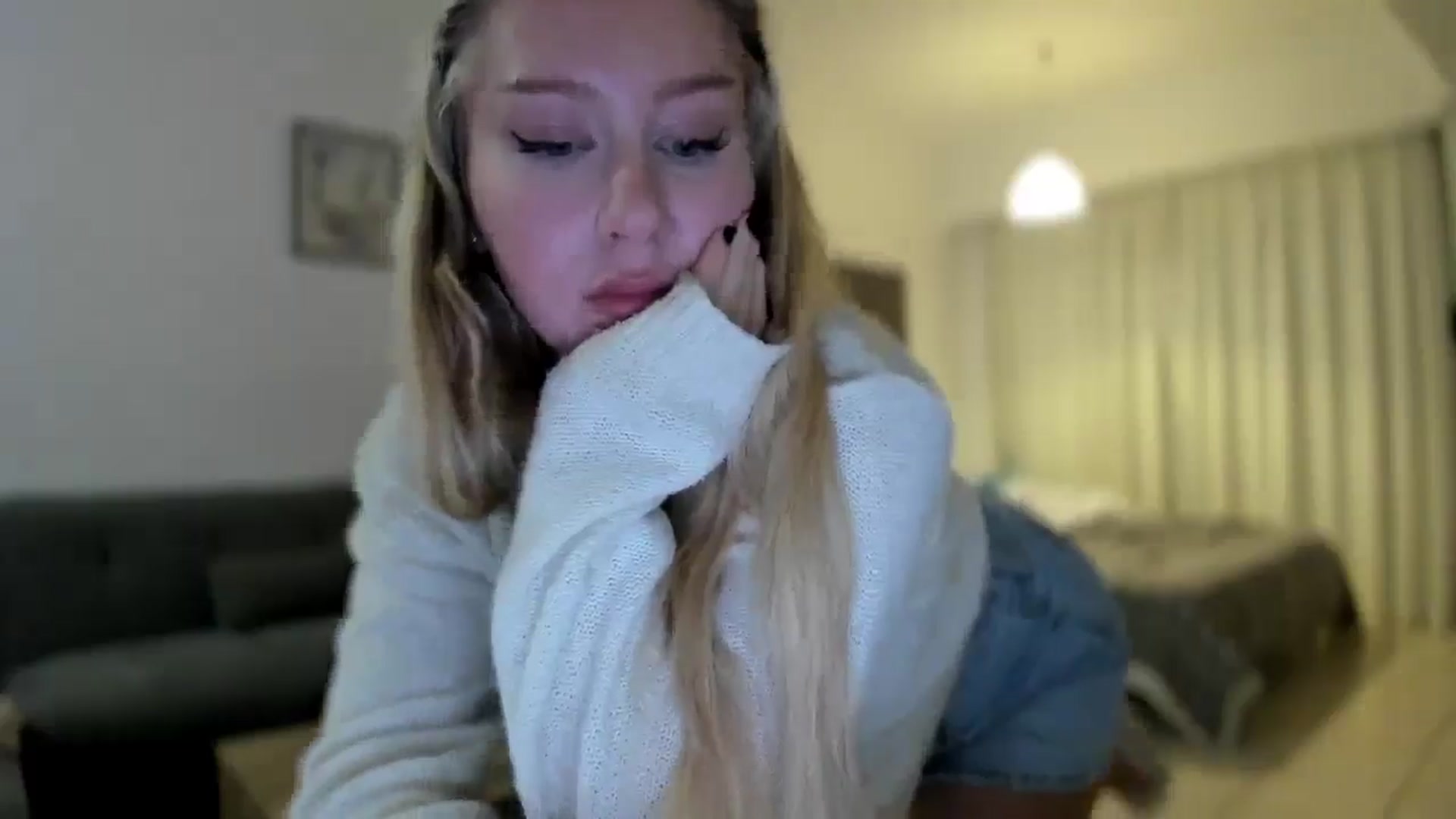 Gallery image thumbnail from AvaCutie's myfreecams stream on, 03/27/2026, 19:33 image 15 of 20
