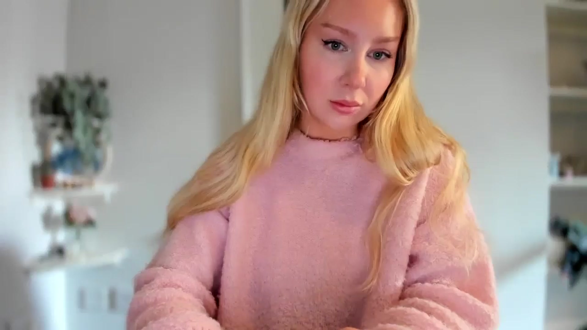 Gallery image thumbnail from AvaCutie's myfreecams stream on, 04/01/2026, 10:42 image 11 of 20