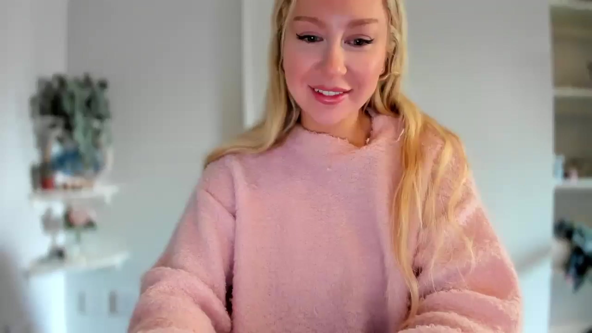 Gallery image thumbnail from AvaCutie's myfreecams stream on, 04/01/2026, 10:42 image 7 of 20