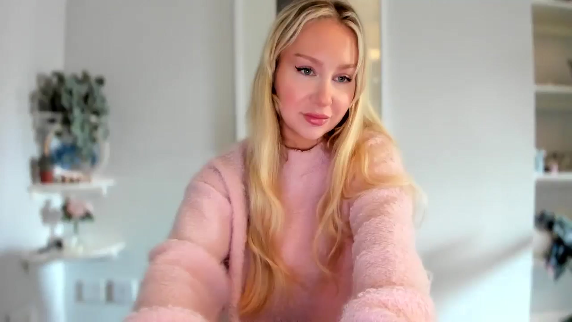 Gallery image thumbnail from AvaCutie's myfreecams stream on, 04/01/2026, 10:42 image 2 of 20