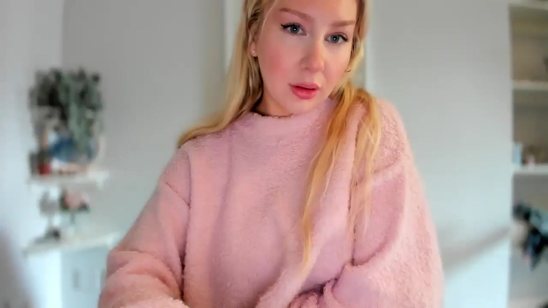 Gallery image thumbnail from AvaCutie's myfreecams stream on, 04/01/2026, 10:42 image 5 of 20