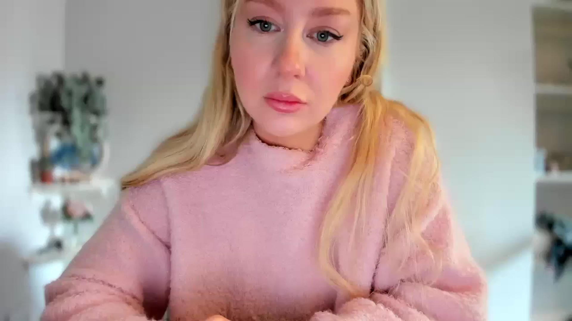 Gallery image thumbnail from AvaCutie's myfreecams stream on, 04/01/2026, 10:42 image 9 of 20