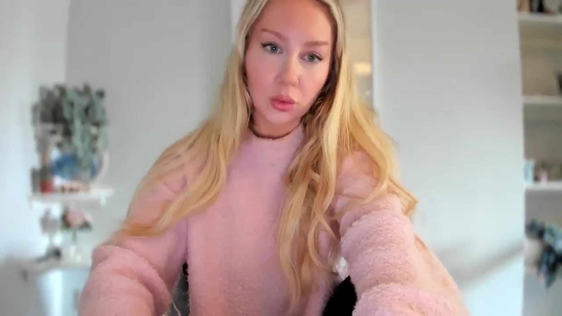 Gallery image thumbnail from AvaCutie's myfreecams stream on, 04/01/2026, 10:42 image 14 of 20