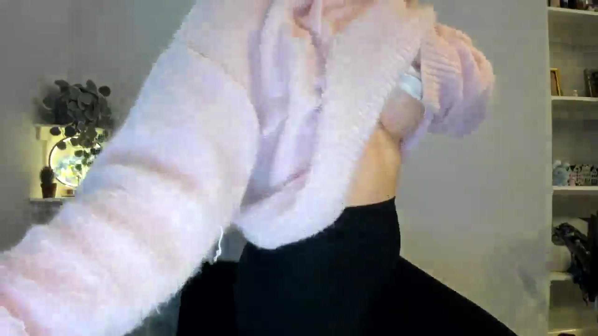 Gallery image thumbnail from AvaCutie's myfreecams stream on, 04/01/2026, 11:28 image 4 of 20