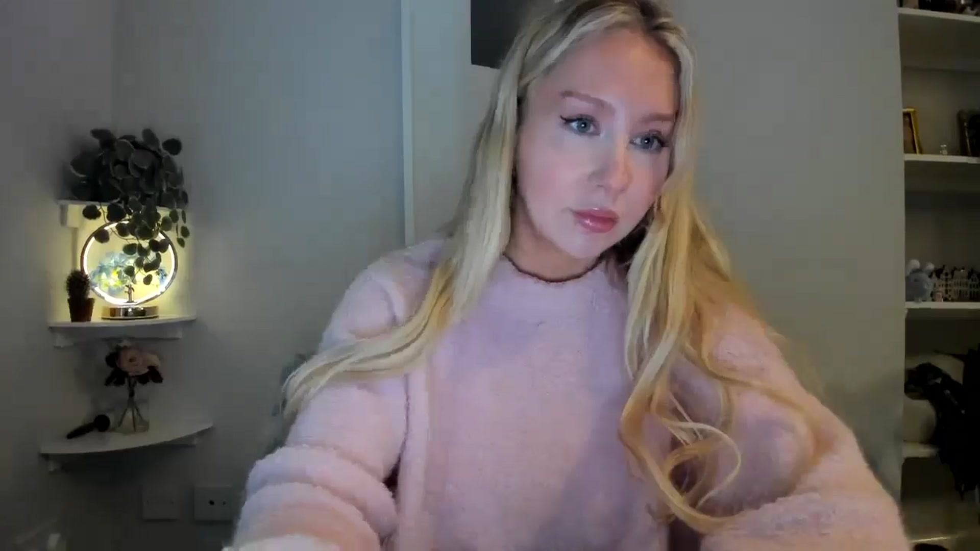 Gallery image thumbnail from AvaCutie's myfreecams stream on, 04/01/2026, 11:28 image 3 of 20