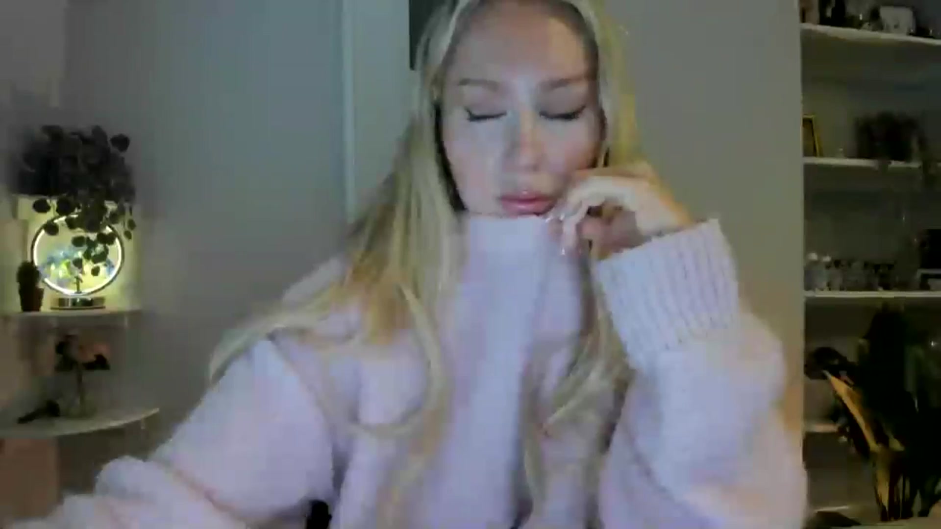 Gallery image thumbnail from AvaCutie's myfreecams stream on, 04/01/2026, 11:28 image 9 of 20