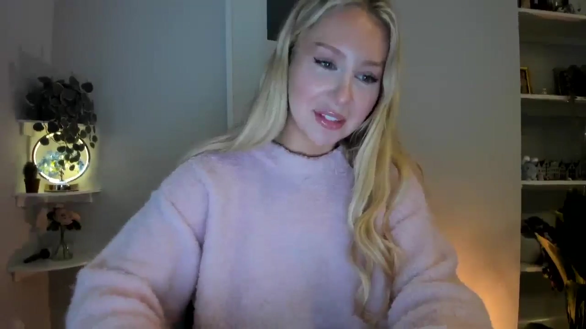 Gallery image thumbnail from AvaCutie's myfreecams stream on, 04/01/2026, 11:28 image 7 of 20