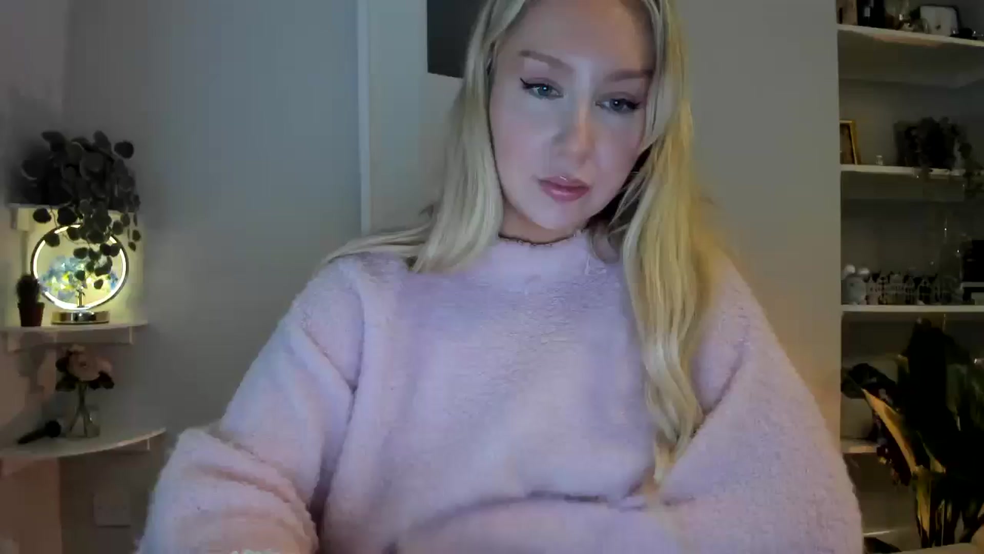 Gallery image thumbnail from AvaCutie's myfreecams stream on, 04/01/2026, 11:28 image 8 of 20