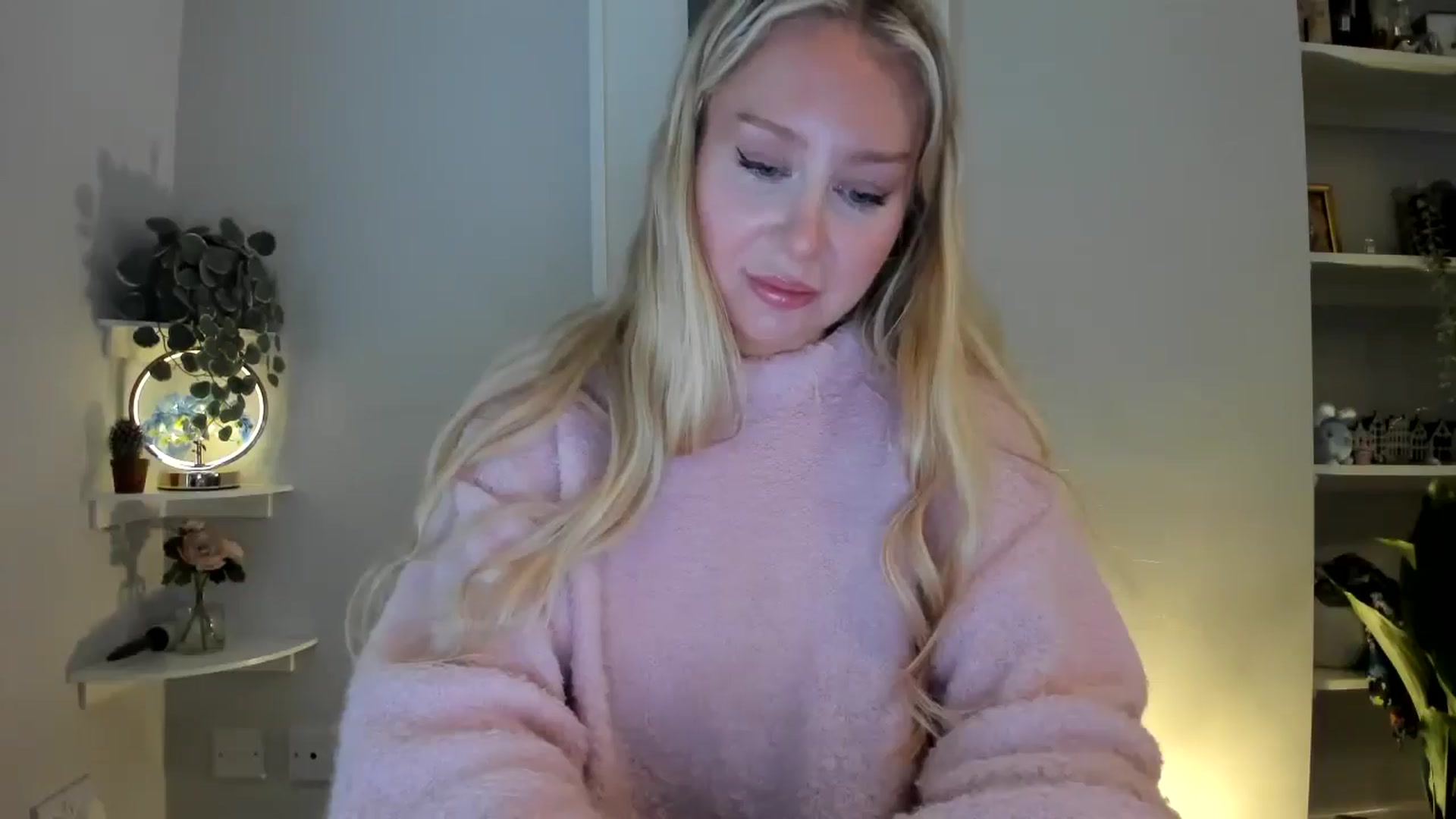 Gallery image thumbnail from AvaCutie's myfreecams stream on, 04/01/2026, 11:28 image 18 of 20